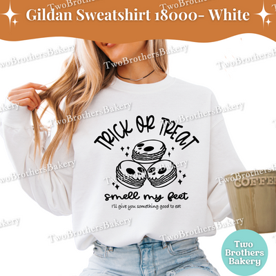 Trick or Treat Smell My Feet, Halloween Baking Sweatshirt, Macaron Lovers Pullover, Halloween Macaron Sweater, Spooky Baker, Macaron Puns