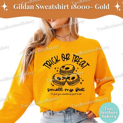 Trick or Treat Smell My Feet, Halloween Baking Sweatshirt, Macaron Lovers Pullover, Halloween Macaron Sweater, Spooky Baker, Macaron Puns