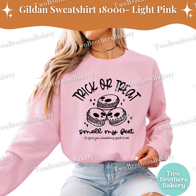 Trick or Treat Smell My Feet, Halloween Baking Sweatshirt, Macaron Lovers Pullover, Halloween Macaron Sweater, Spooky Baker, Macaron Puns