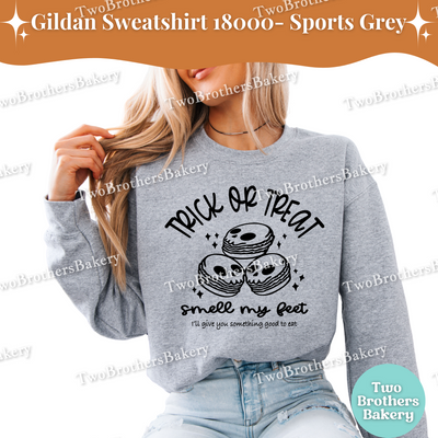 Trick or Treat Smell My Feet, Halloween Baking Sweatshirt, Macaron Lovers Pullover, Halloween Macaron Sweater, Spooky Baker, Macaron Puns