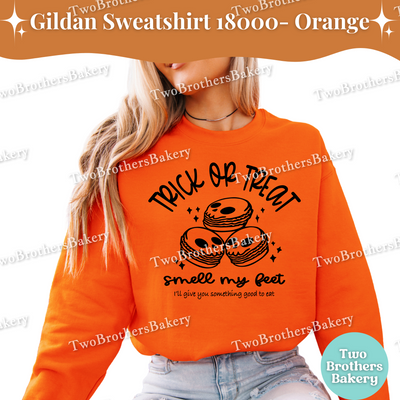 Trick or Treat Smell My Feet, Halloween Baking Sweatshirt, Macaron Lovers Pullover, Halloween Macaron Sweater, Spooky Baker, Macaron Puns