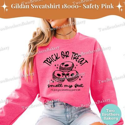 Trick or Treat Smell My Feet, Halloween Baking Sweatshirt, Macaron Lovers Pullover, Halloween Macaron Sweater, Spooky Baker, Macaron Puns