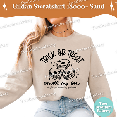 Trick or Treat Smell My Feet, Halloween Baking Sweatshirt, Macaron Lovers Pullover, Halloween Macaron Sweater, Spooky Baker, Macaron Puns